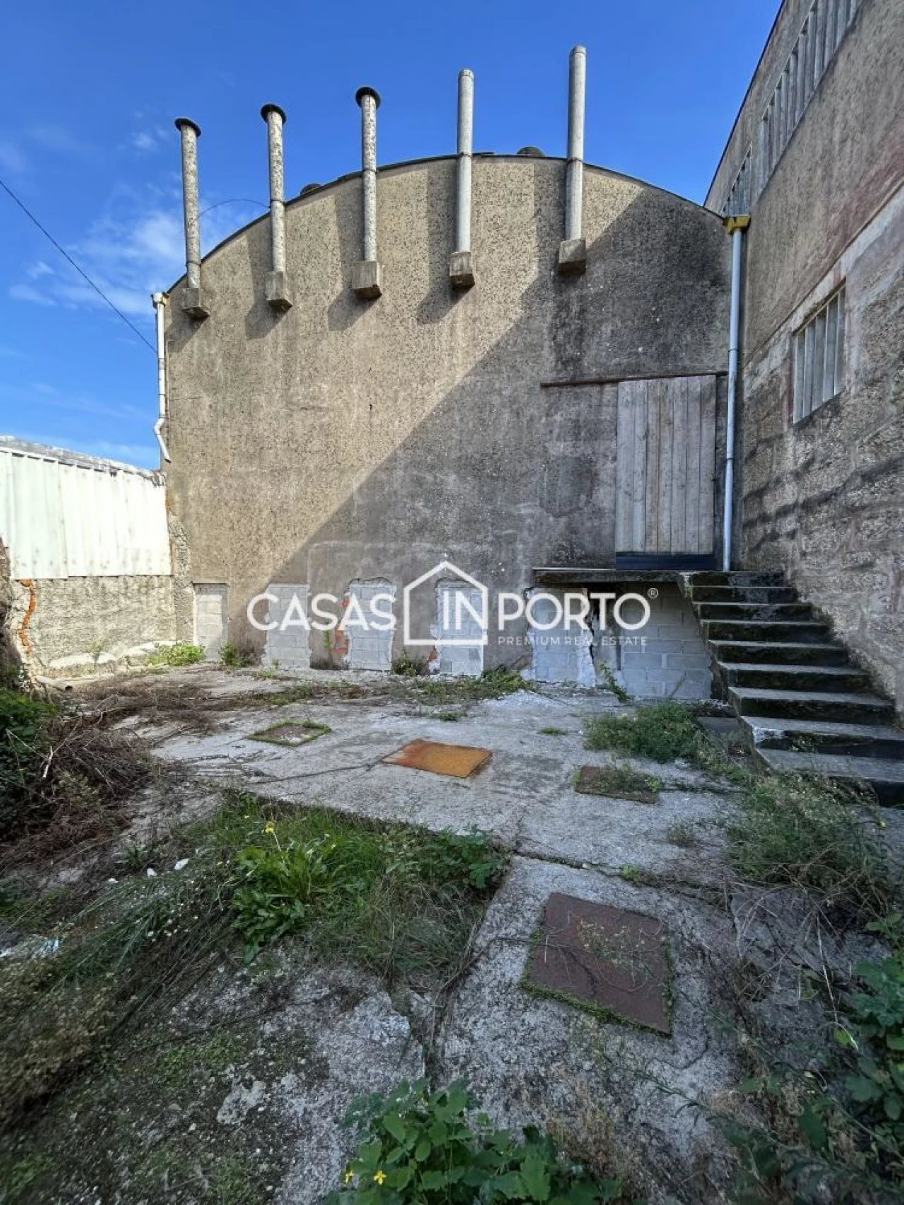 Loja para Venda em Milheiros Foto 1
