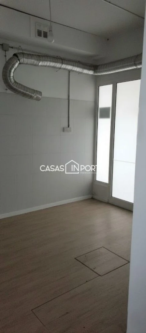 Loja para Arrendamento em Cedofeita, Santo Ildefonso, Sé, Miragaia, São Nicolau e Vitória