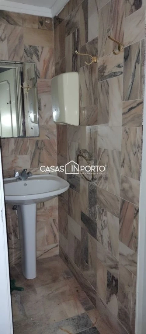 Loja para Arrendamento em Cedofeita, Santo Ildefonso, Sé, Miragaia, São Nicolau e Vitória