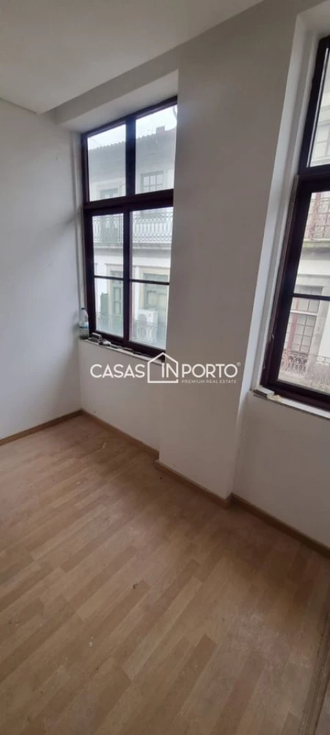 Loja para Venda em Santa Marinha e São Pedro da Afurada