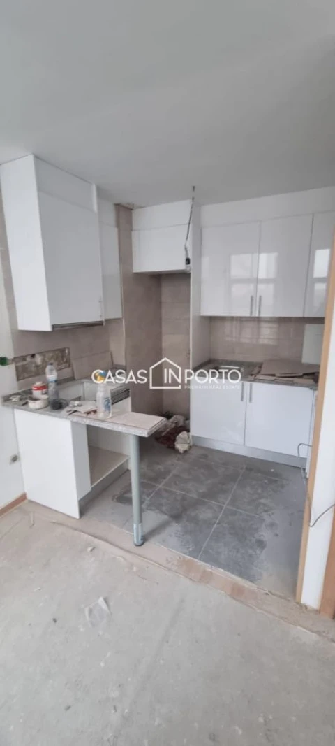 Loja para Venda em Santa Marinha e São Pedro da Afurada