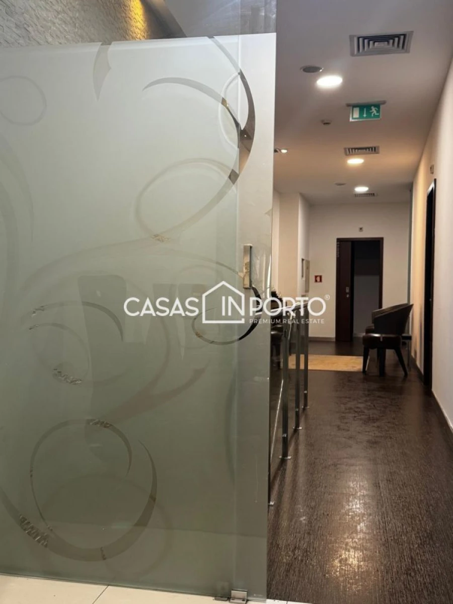 Loja para Arrendamento em Paranhos Foto 6