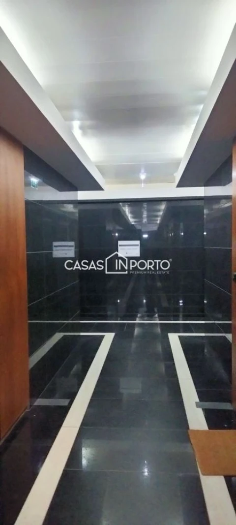 Loja para Arrendamento em Campanhã