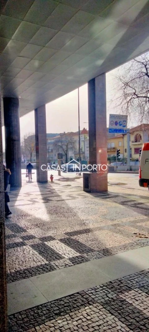 Loja para Arrendamento em Campanhã