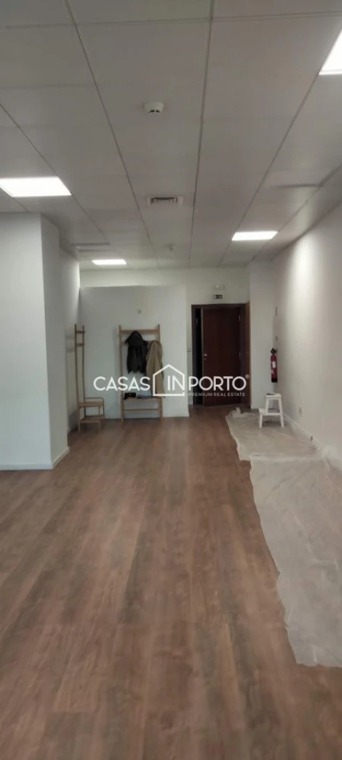 Loja para Arrendamento em Campanhã