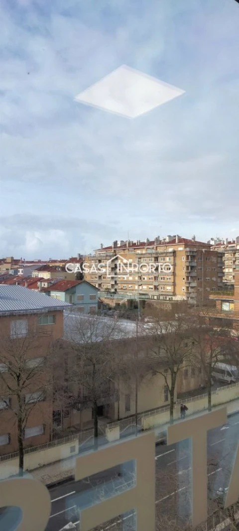 Loja para Arrendamento em Campanhã