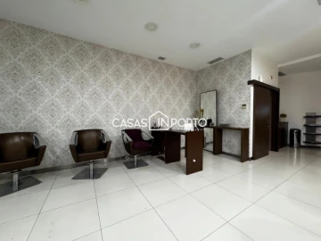 Loja para Arrendamento em Paranhos