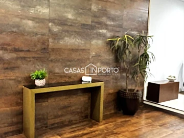 Loja para Arrendamento em Paranhos