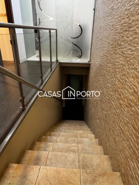 Loja para Arrendamento em Paranhos