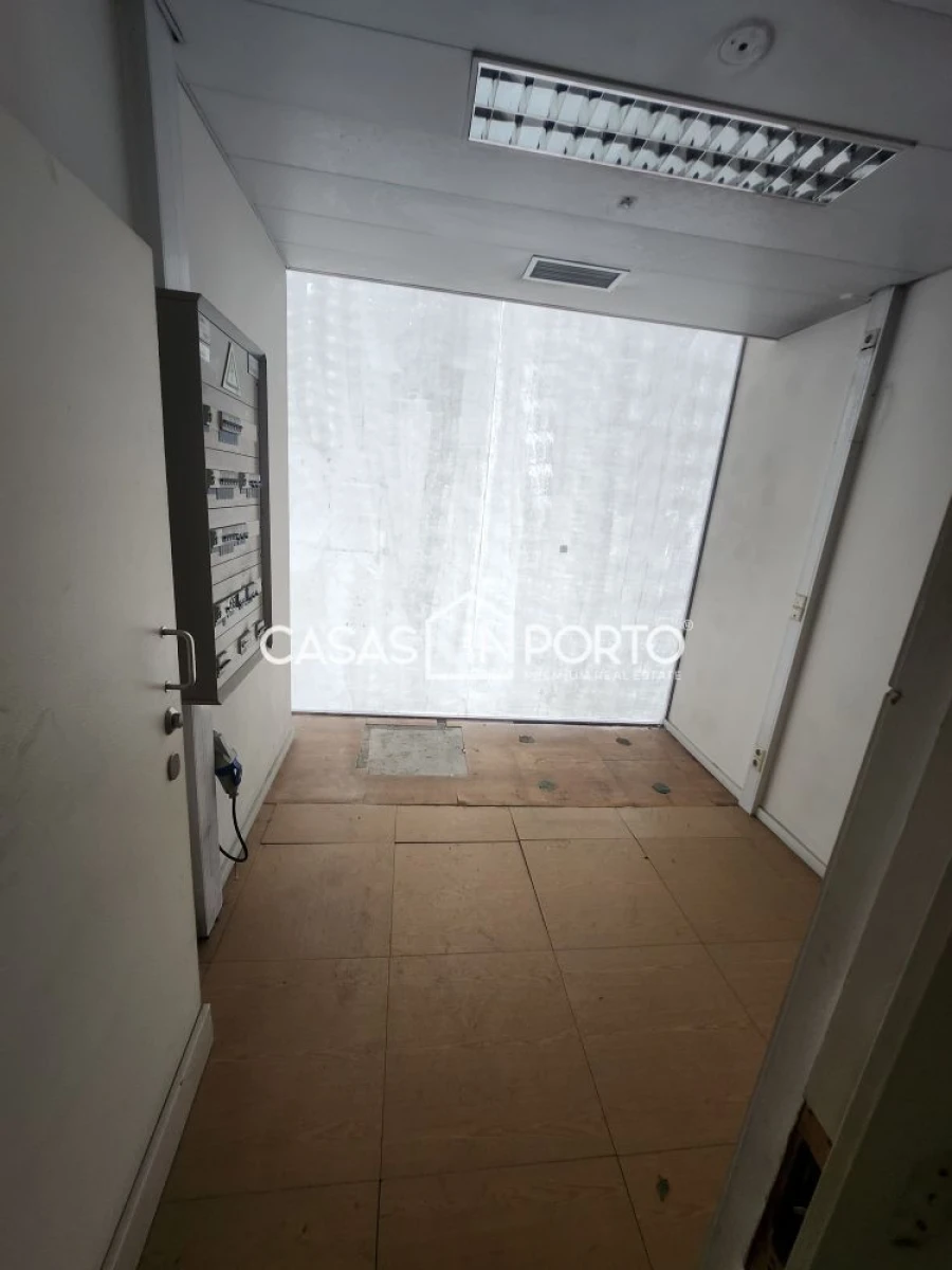 Loja para Arrendamento em Cedofeita, Santo Ildefonso, Sé, Miragaia, São Nicolau e Vitória Foto 12