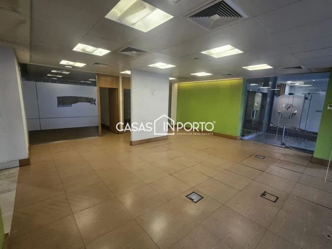 Loja para Arrendamento em Cedofeita, Santo Ildefonso, Sé, Miragaia, São Nicolau e Vitória Foto 10