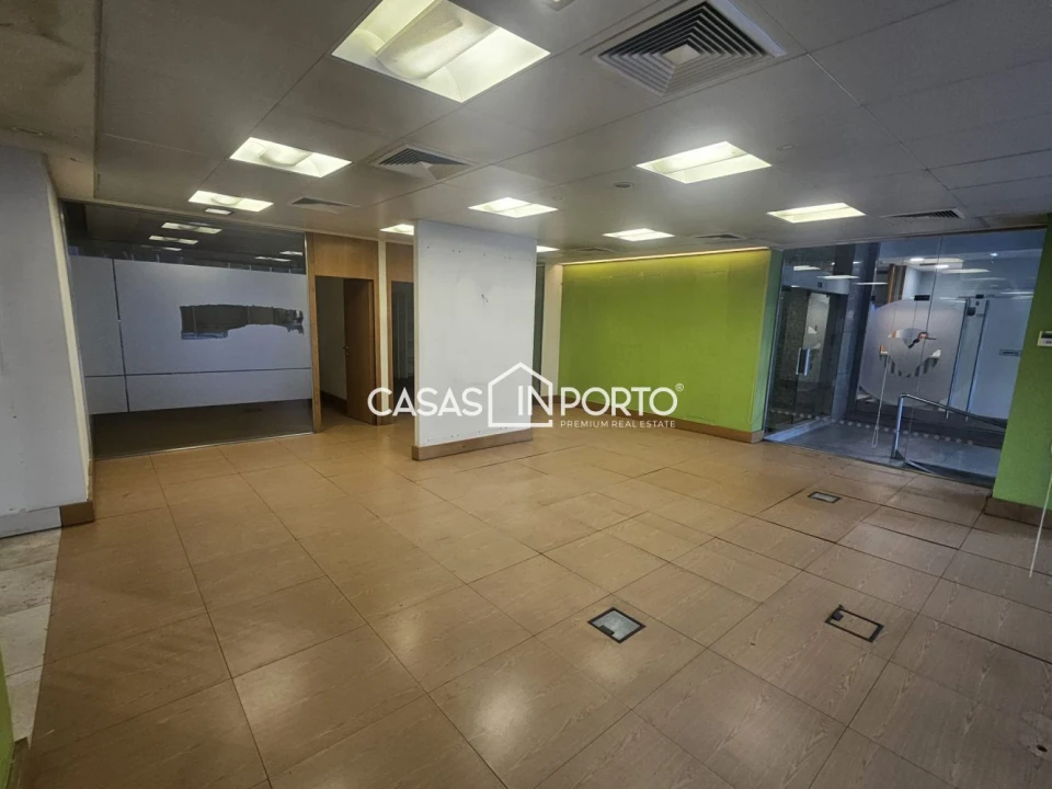 Loja para Arrendamento em Cedofeita, Santo Ildefonso, Sé, Miragaia, São Nicolau e Vitória Foto 10