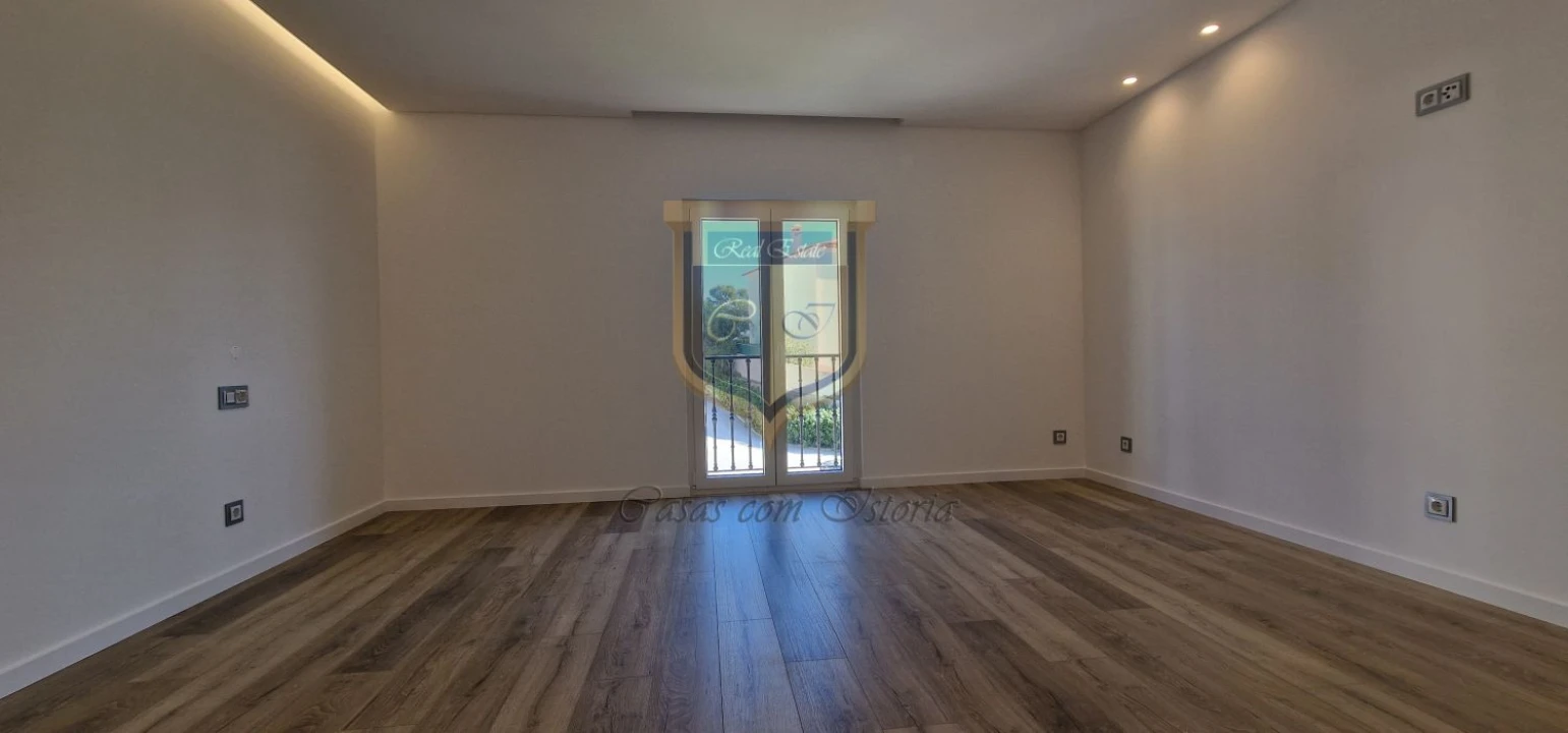 Moradia T7 para Venda em São Pedro da Cadeira Foto 40