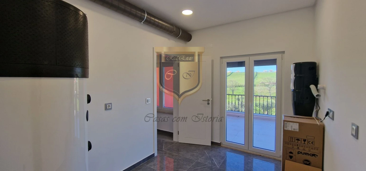 Moradia T7 para Venda em São Pedro da Cadeira Foto 14