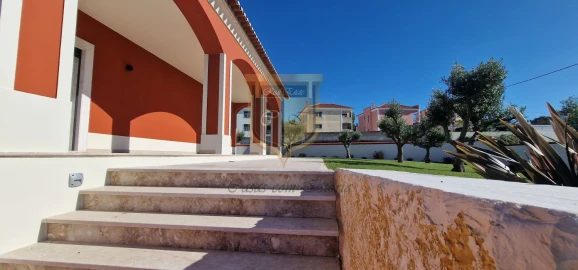 Moradia T7 para Venda em São Pedro da Cadeira