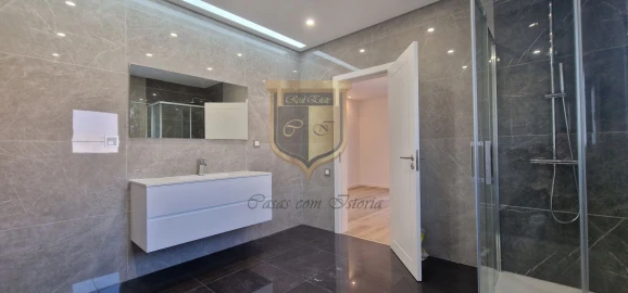 Moradia T7 para Venda em São Pedro da Cadeira