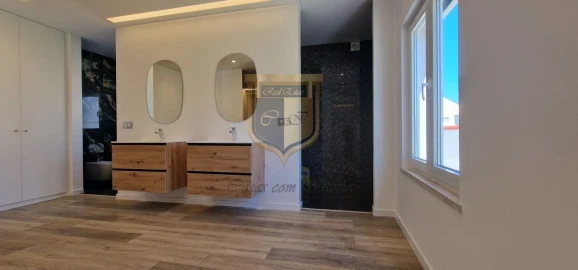 Moradia T7 para Venda em São Pedro da Cadeira