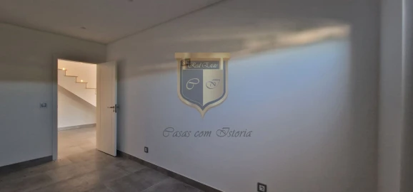 Moradia T7 para Venda em São Pedro da Cadeira