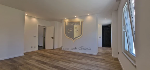 Moradia T7 para Venda em São Pedro da Cadeira