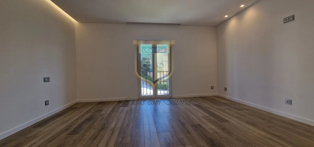 Moradia T7 para Venda em São Pedro da Cadeira Foto 40