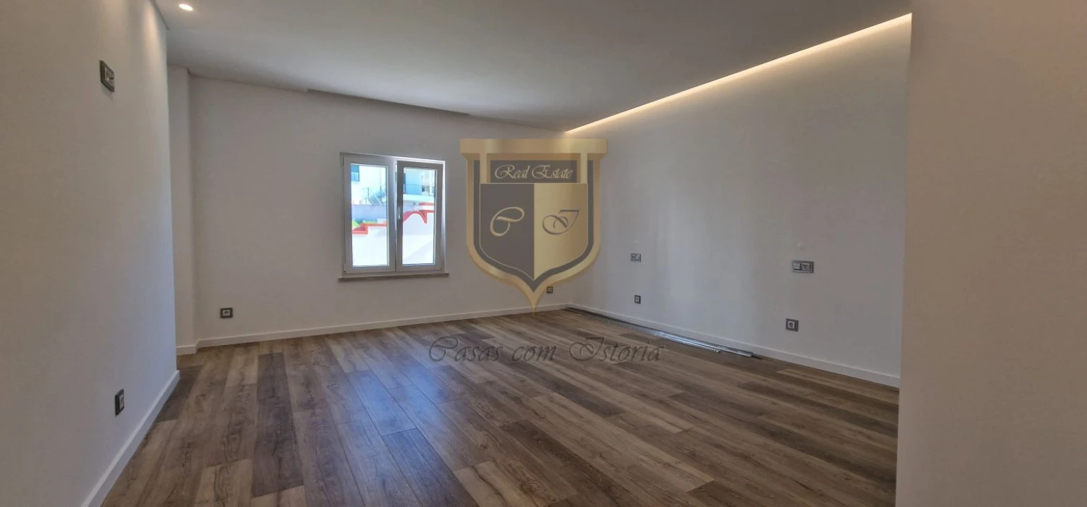 Moradia T7 para Venda em São Pedro da Cadeira Foto 18