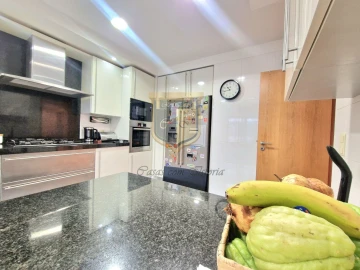 Apartamento T5 para Venda em Lumiar