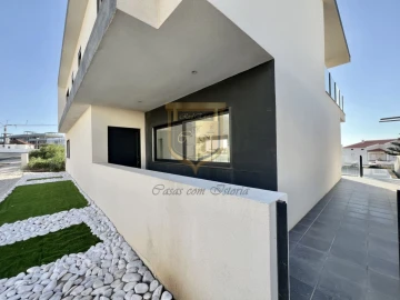 Moradia T4 para Venda em A dos Cunhados e Maceira