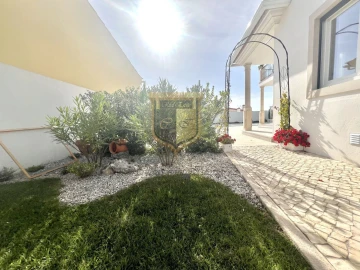 Moradia T4 para Venda em Cadaval e Pêro Moniz