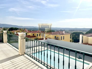 Moradia T4 para Venda em Cadaval e Pêro Moniz