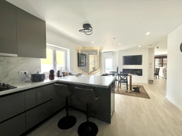 Moradia T4 para Venda em Cadaval e Pêro Moniz