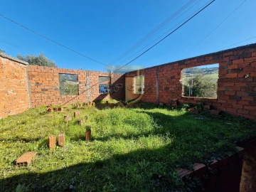 Moradia T3 para Venda em Santa Maria, São Pedro e Matacães