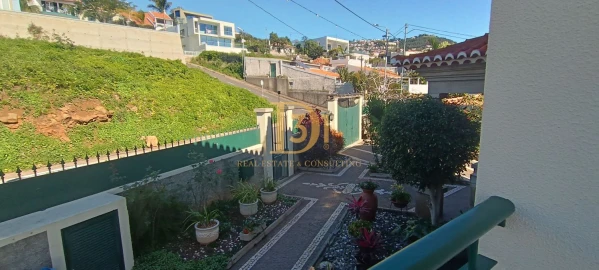 Moradia T4 para Venda em Funchal (Santa Maria Maior)