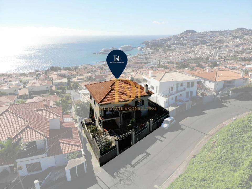 Moradia T4 para Venda em Funchal (Santa Maria Maior) Foto 1