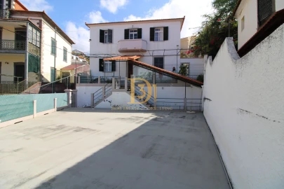 Moradia T4 para Venda em Funchal (Santa Maria Maior)