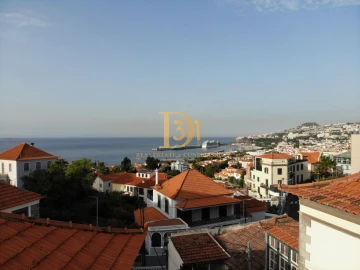 Moradia T4 para Venda em Funchal (Santa Maria Maior)