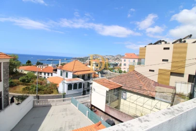 Moradia T4 para Venda em Funchal (Santa Maria Maior)
