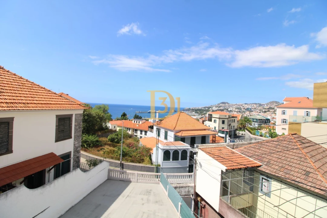 Moradia T4 para Venda em Funchal (Santa Maria Maior) Foto 3