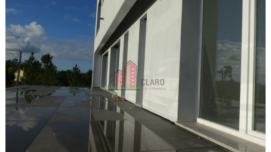 Moradia T5 para Venda em Antuzede e Vil de Matos