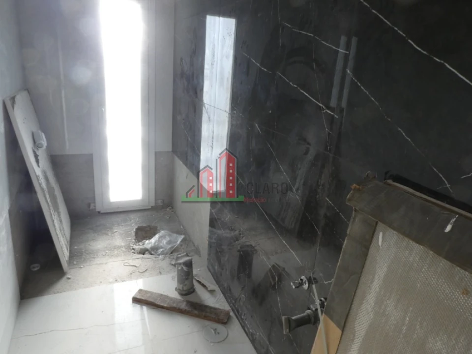Moradia T5 para Venda em Antuzede e Vil de Matos Foto 28