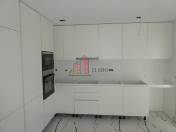 Moradia T5 para Venda em Antuzede e Vil de Matos