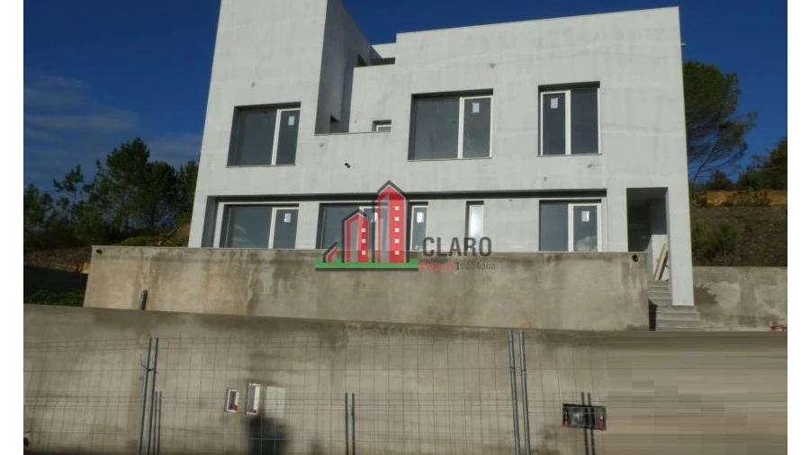 Moradia T5 para Venda em Antuzede e Vil de Matos