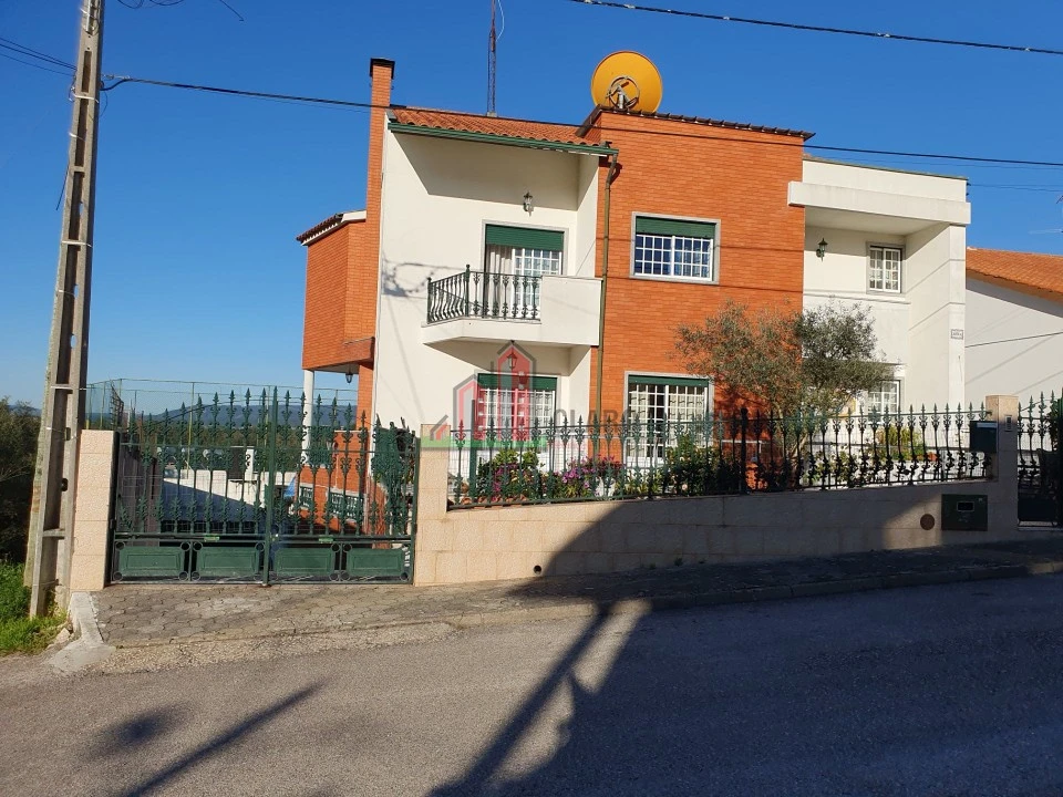Moradia T5 para Venda em Santa Clara e Castelo Viegas Foto 1