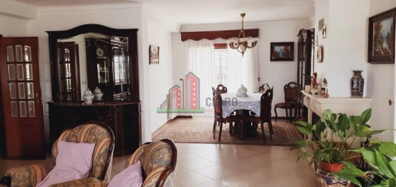 Moradia T5 para Venda em Santa Clara e Castelo Viegas