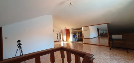 Moradia T5 para Venda em Santa Clara e Castelo Viegas