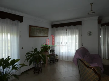 Moradia T5 para Venda em Santa Clara e Castelo Viegas