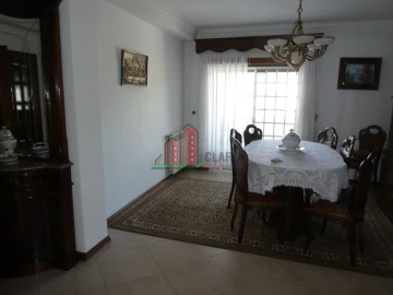 Moradia T5 para Venda em Santa Clara e Castelo Viegas