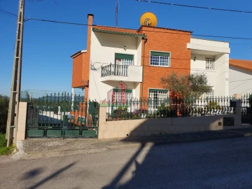 Moradia T5 para Venda em Santa Clara e Castelo Viegas