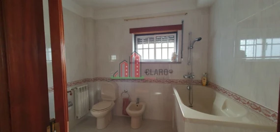 Moradia T5 para Venda em Santa Clara e Castelo Viegas
