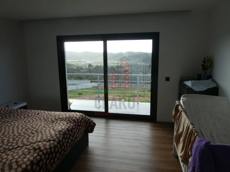 Moradia T6 para Venda em Alvorge Foto 18