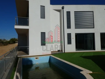 Moradia T4 para Venda em Albufeira e Olhos de Água
